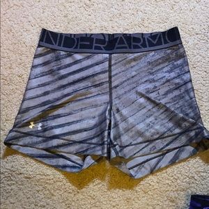 Under armor women’s grey patterned spandex shorts.